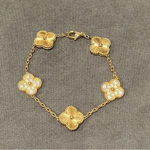 Four leaf clover bracelet